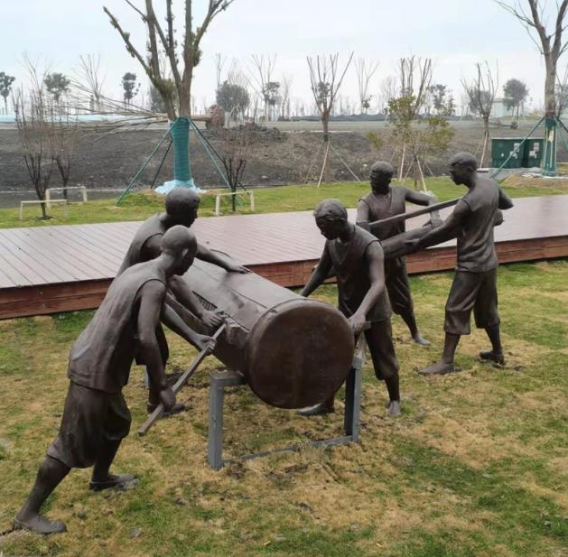 南京锻铜人物雕塑